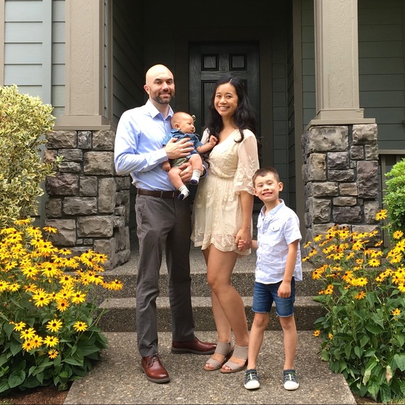 4x Speaker, Closet Consultant, Party Host - Picture 4 of 12